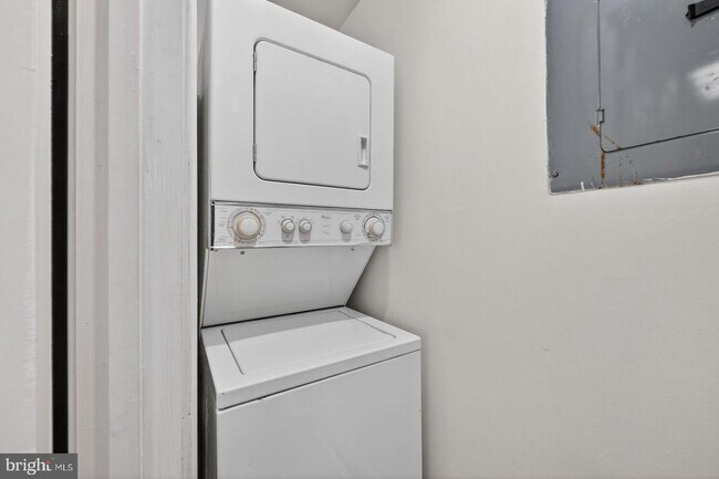 Building Photo - 6903 Sandra Marie Cir