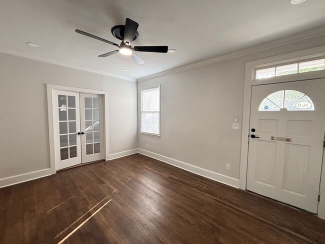 Building Photo - Bungalow in rosewood