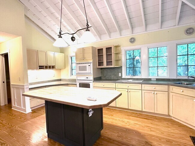 Building Photo - South End 3/2-Quiet, 2 bed/2 bath