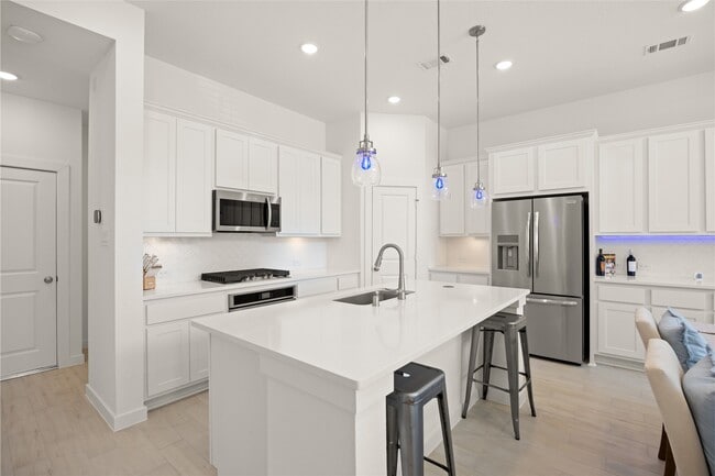 Building Photo - 19730 Curved Steel Dr