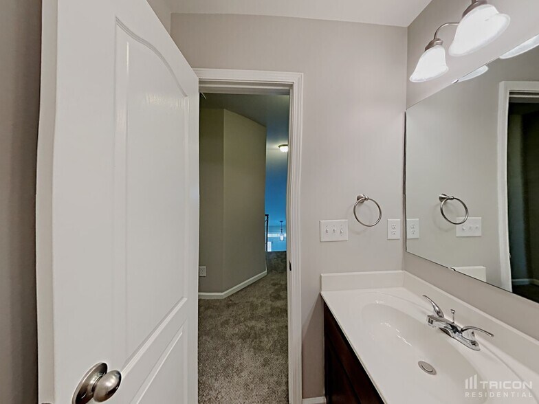 Building Photo - 87 Summerseat Way