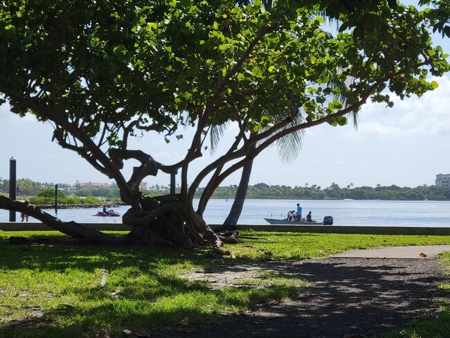 Building Photo - 101 S Golfview Rd