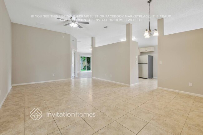 Building Photo - 1800 Northglen Cir