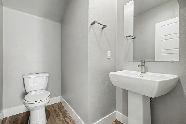 Building Photo - Modern Loft-Style Home Minutes from the Strip