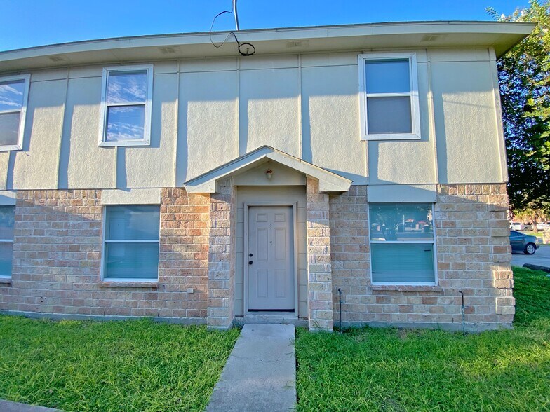Building Photo - 737 Sonesta Dr