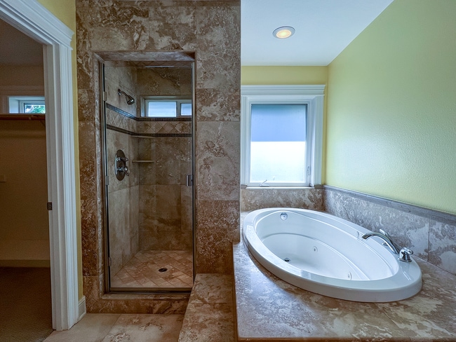 Building Photo - Bright & Beautiful Forest Heights Home with Gourmet Kitchen, Bonus Space & Private Cul-de-Sac Set...