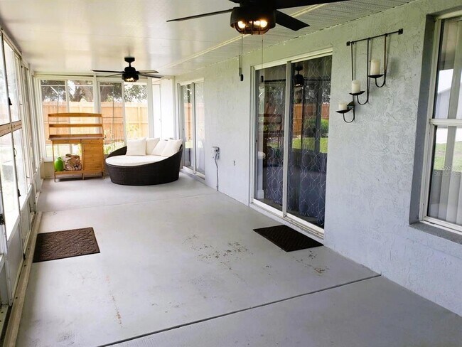 Building Photo - 9910 Janette Ln