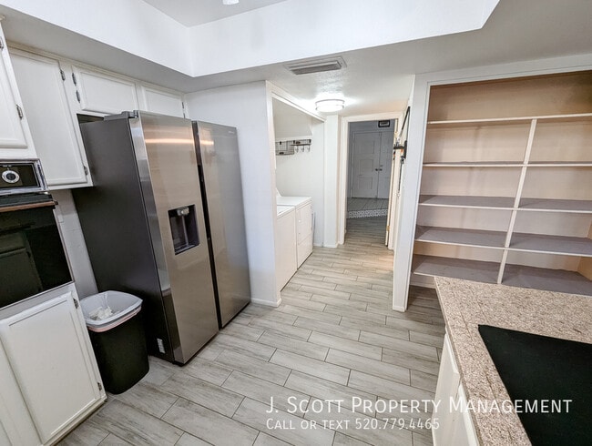 Building Photo - 1618 E Dunbar Dr