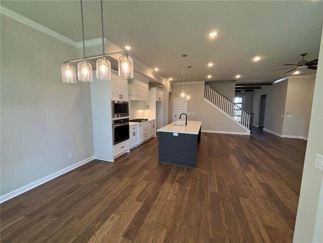 Building Photo - 1451 Dresden Dr