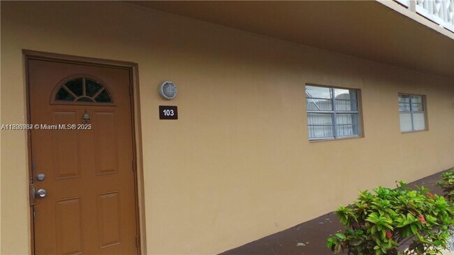 Building Photo - 5031 W Oakland Park Blvd