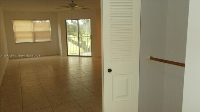 Building Photo - 1200 SW 125th Ave