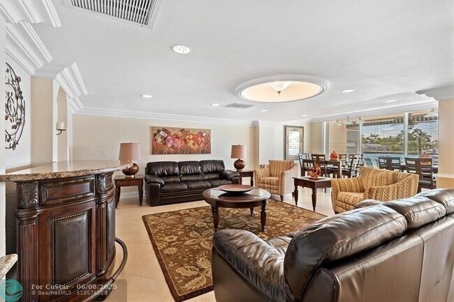 Building Photo - 303 N Riverside Dr