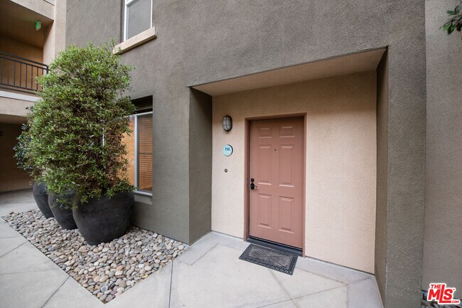 Building Photo - 6020 S Seabluff Dr