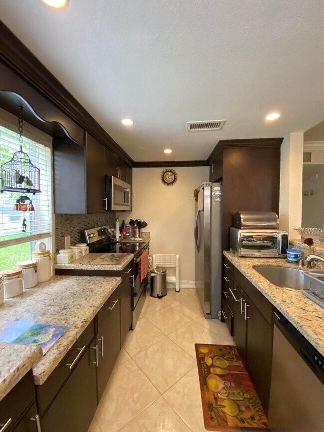 Building Photo - 148 Normandy Ln