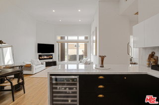 Building Photo - 118 S Kenwood St