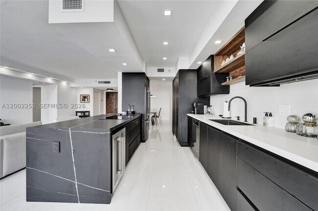 Building Photo - 20281 E Country Club Dr