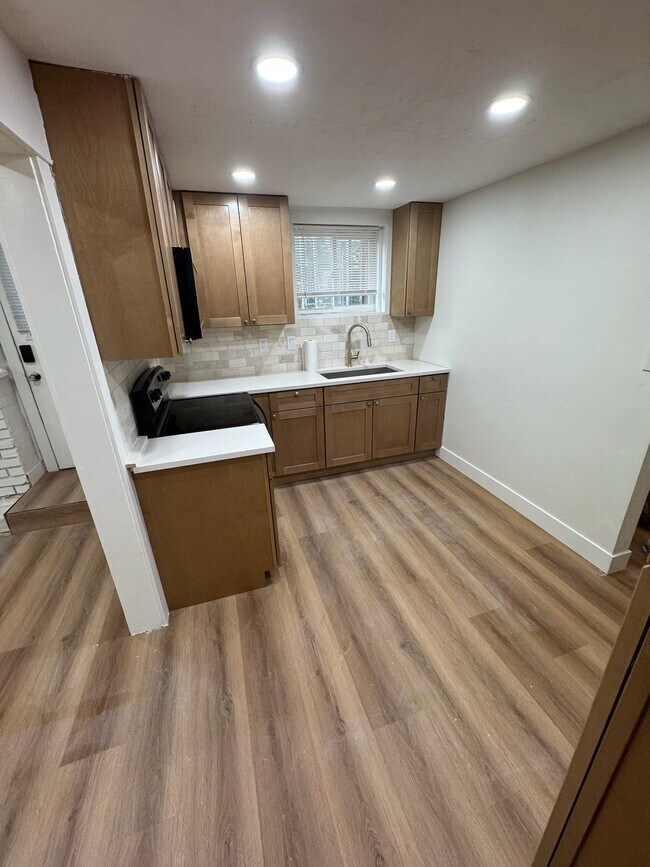 Building Photo - 1216 S 1100 E