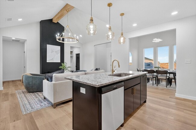 Building Photo - 1415 Farmhouse Ave