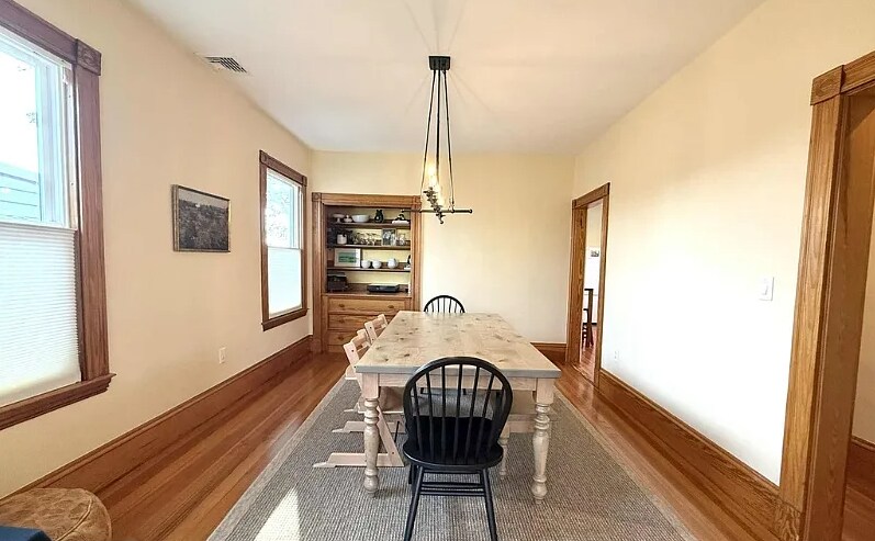 Building Photo - 14 Saint Martin St