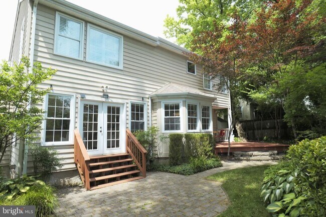 Building Photo - 4536 Fairfield Dr