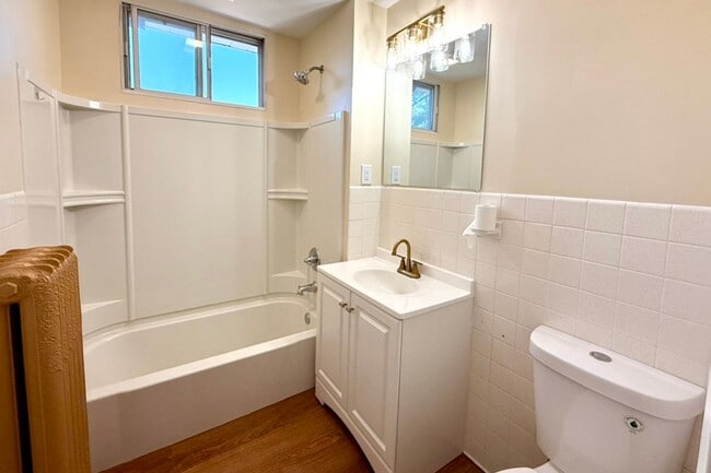 Building Photo - Renovated House for Rent!