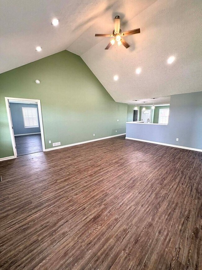 Building Photo - Nice Family Home!
