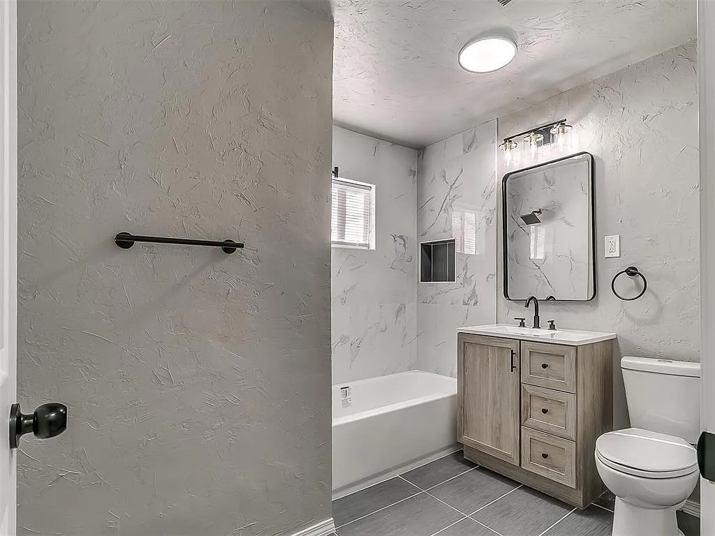 Bathroom - 2200 NW 33rd St