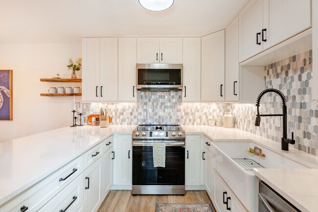 Building Photo - 825 Center St