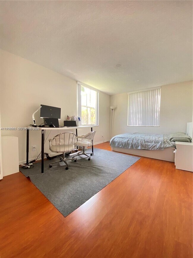 Building Photo - 1350 SE 3rd Ave