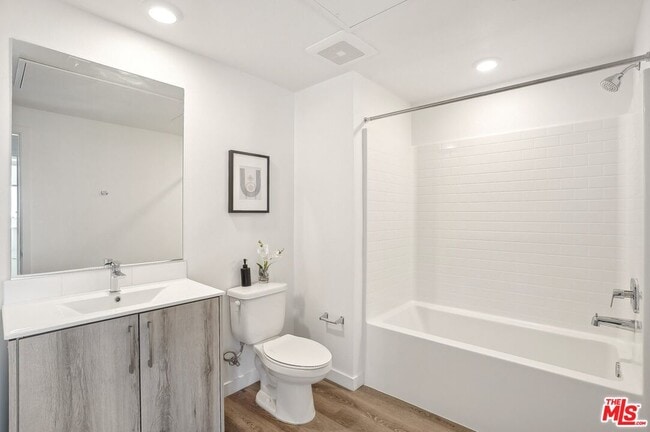 Building Photo - 218 N Alvarado St