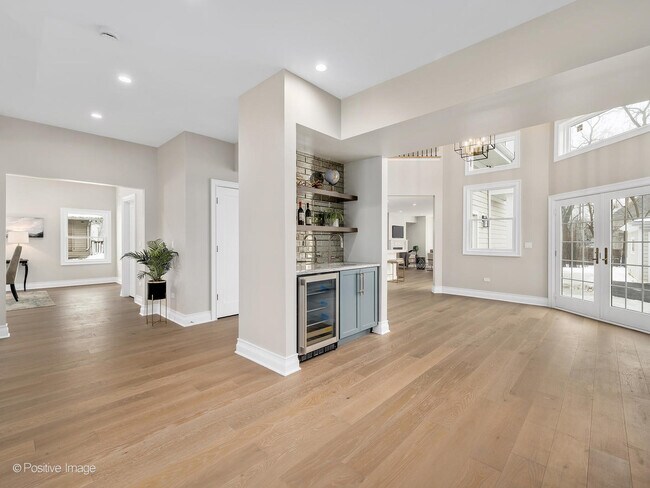 Building Photo - 608 W 55th St