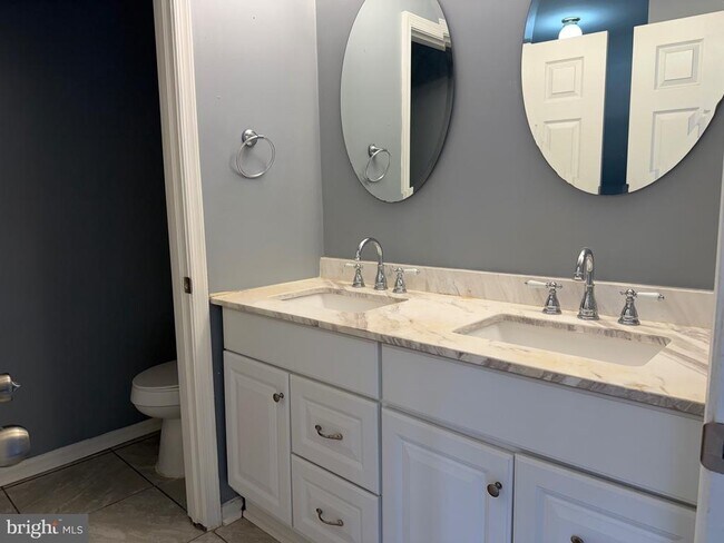 Building Photo - 30 Woodhollow Ct