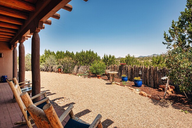 Building Photo - Stunning Home on the Old Raven Crest Farm