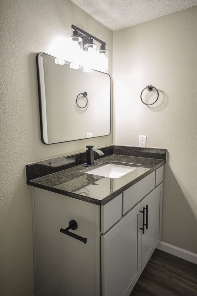 Building Photo - Win at Brady