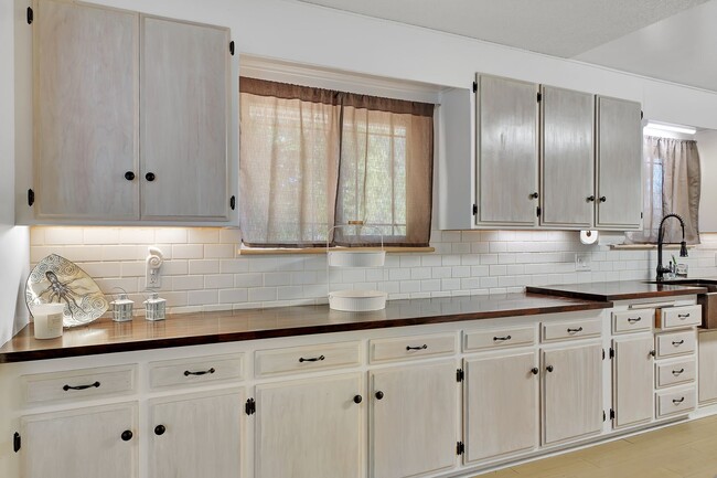 Building Photo - Modern Country Retreat on Half Acre in Gridley 3+ Bedrooms