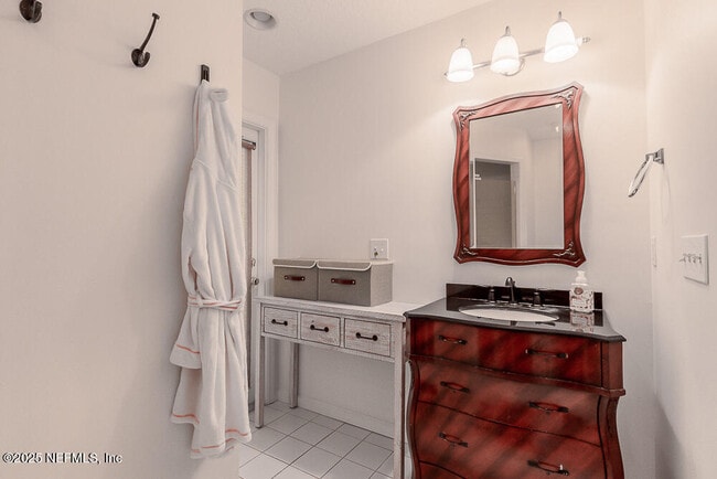 Building Photo - 214 Hopkins St