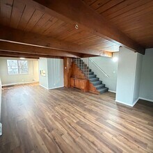 Building Photo - Remodeled - Two Bedroom Townhome on the NE Side of Grand Rapids