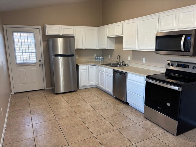 Building Photo - Charming 3BR House in Phoenix