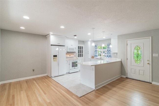 Building Photo - 4511 S Cameron Ave