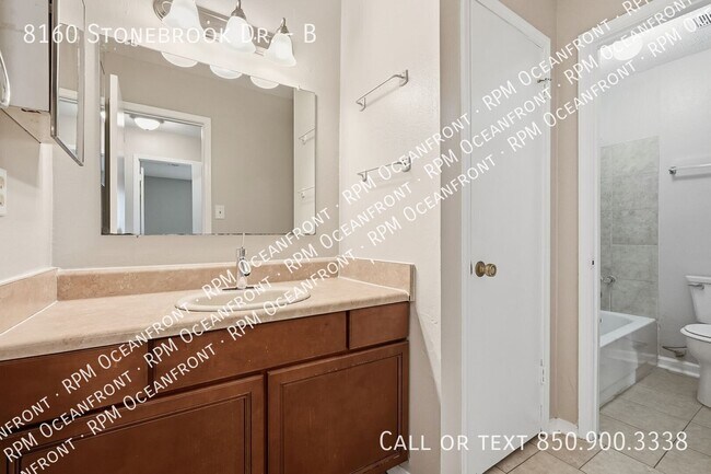 Building Photo - 8160 Stonebrook Dr