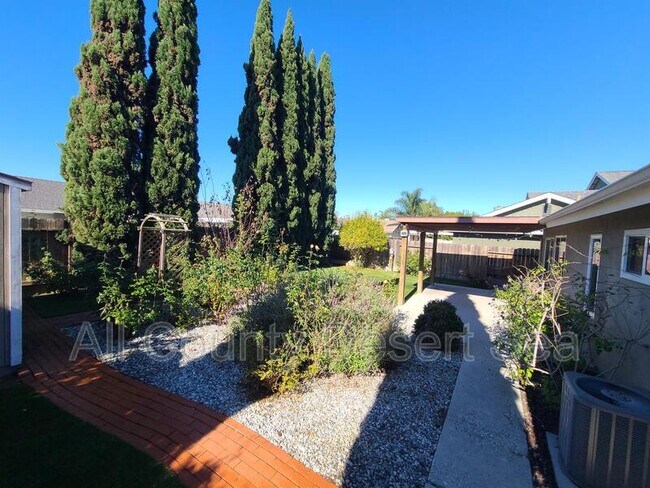 Building Photo - 17821 San Leandro Ln