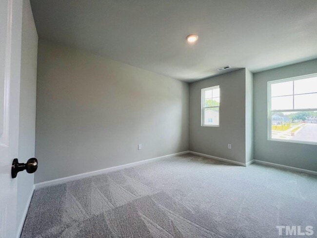 Building Photo - End Unit Townhome for Rent 3 bedroom Double Garage