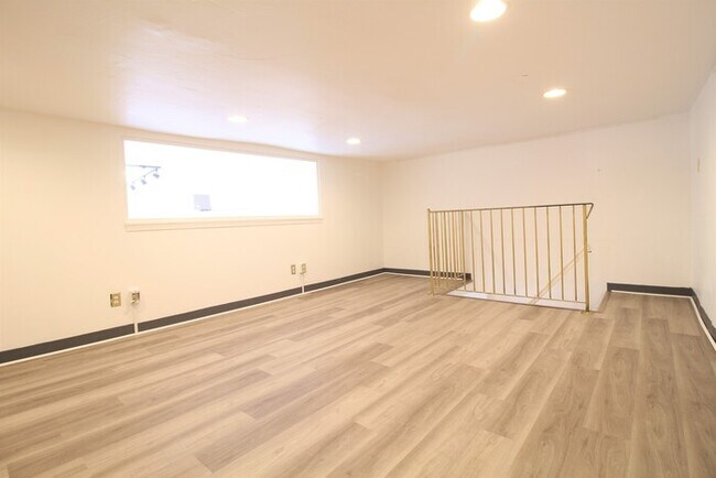 Building Photo - 16th & Pine, Commercial Store or Office Sp...