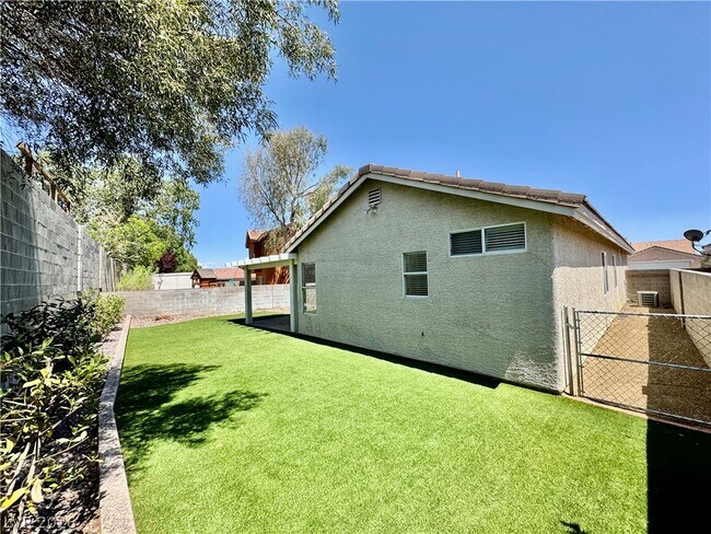 Building Photo - 1437 Waterton Dr