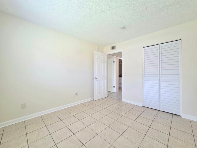 Building Photo - 605 Northlake Blvd