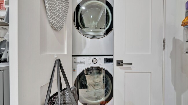 Building Photo - 1658 K St NE