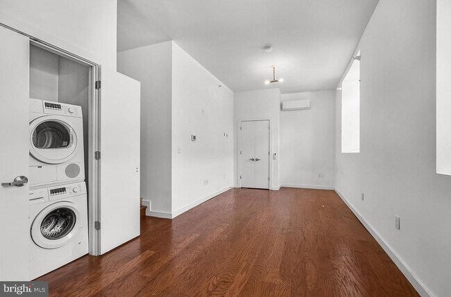 Building Photo - 2321 Fitzwater St