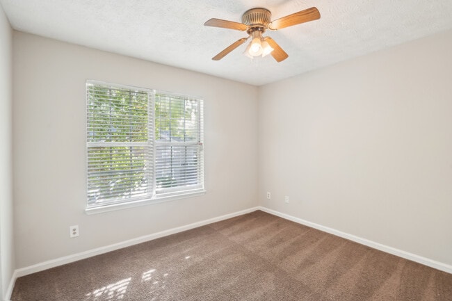Building Photo - 1066 Rock Creek Ln