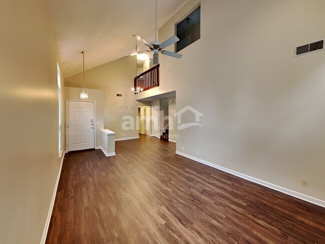 Building Photo - 1212 Wembley Dr