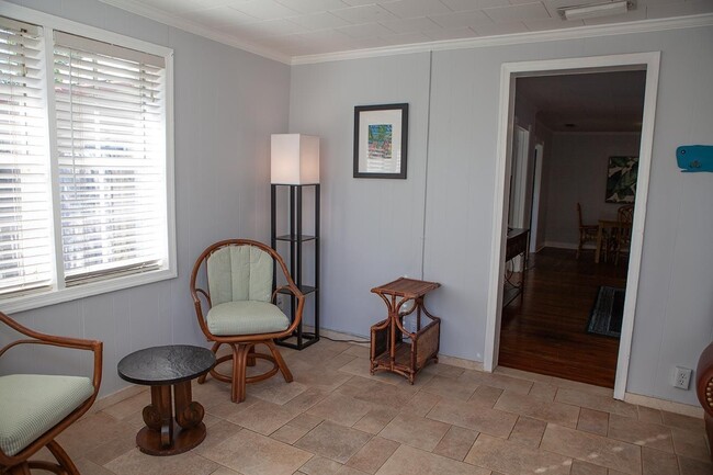 Building Photo - 419 43rd St